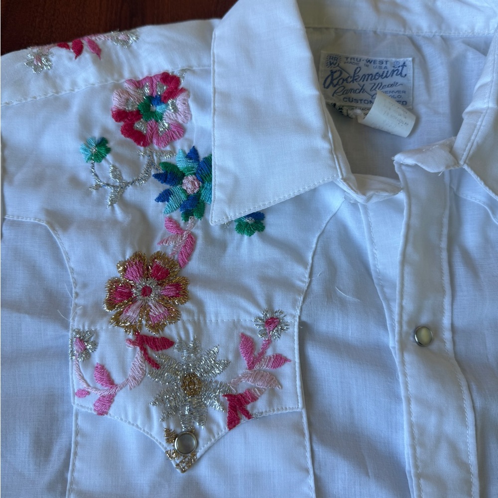 Rockmount Ranch Wear White Embroidered Floral Western Shirt - Picture 2 of 7